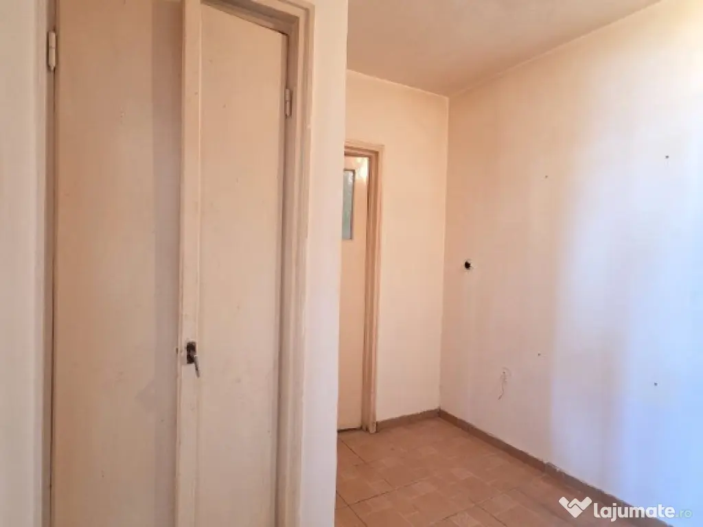 3 Camere confort 1, Zona Garii etaj 2 Liber 