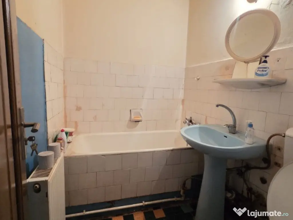 3 Camere confort 1, Zona Garii etaj 2 Liber 