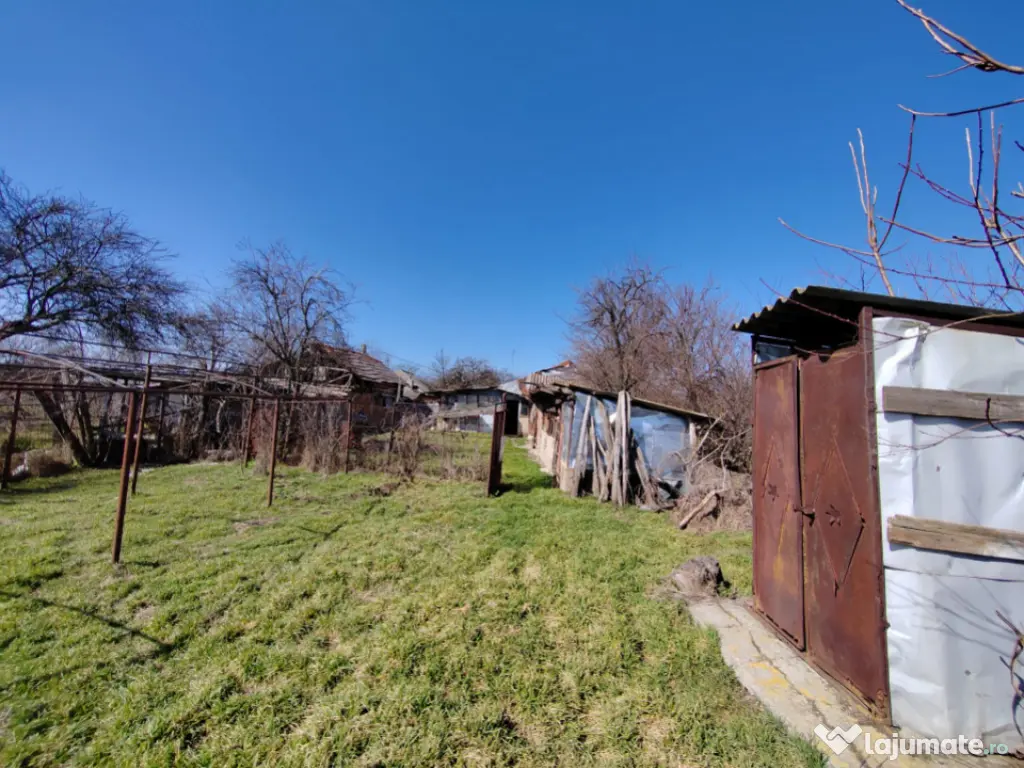 Teren generos cu deschidere 17 ml la stradă + casa– Vadul