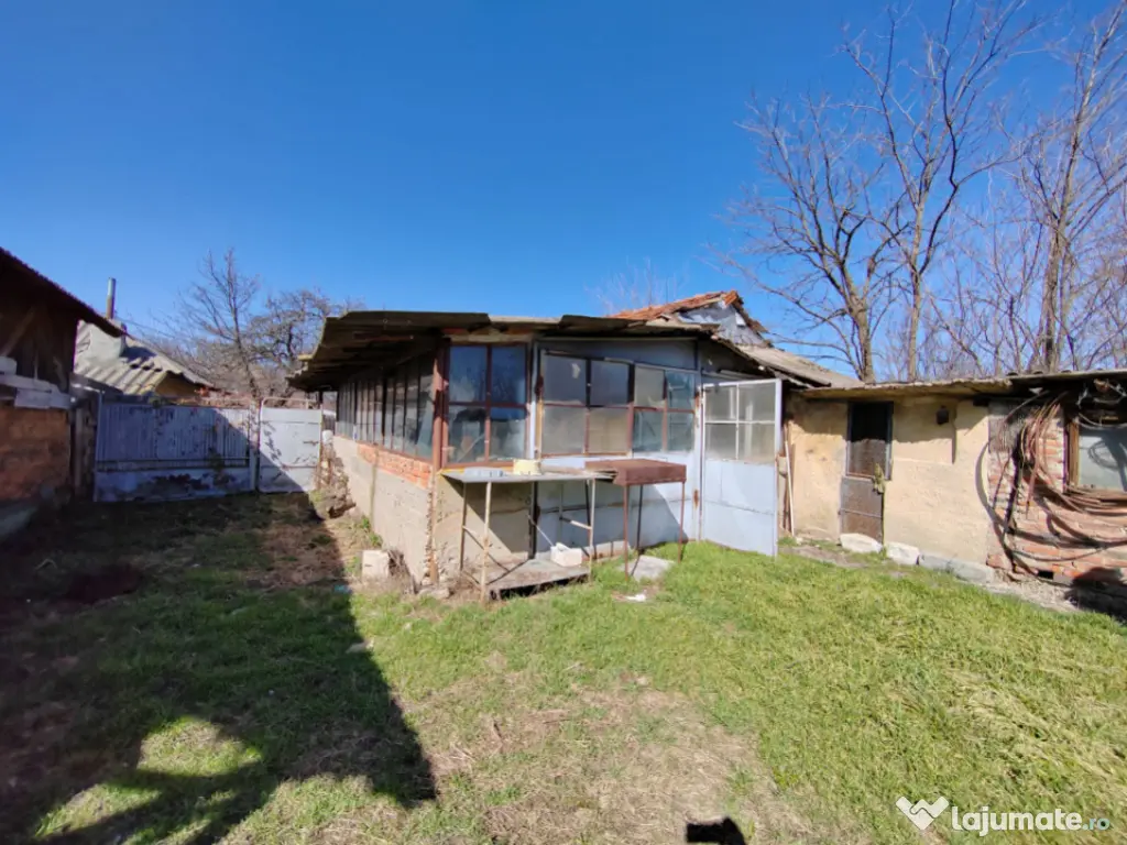 Teren generos cu deschidere 17 ml la stradă + casa– Vadul