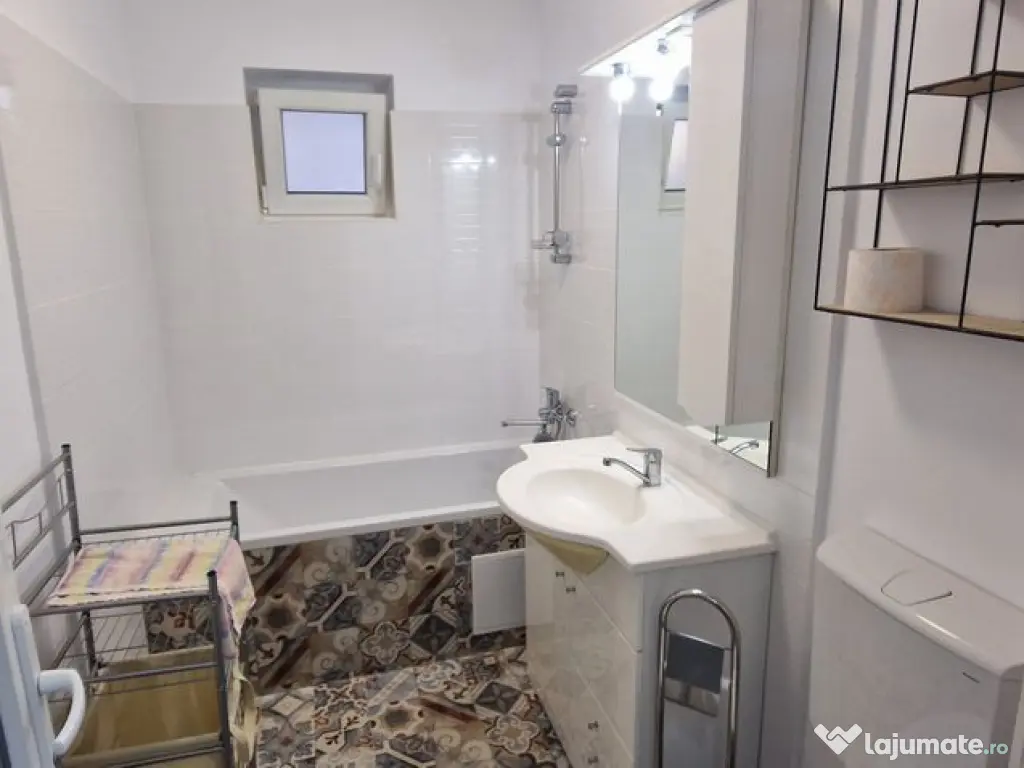 Apartament renovat zona Boema, 2 camere decomandate. 