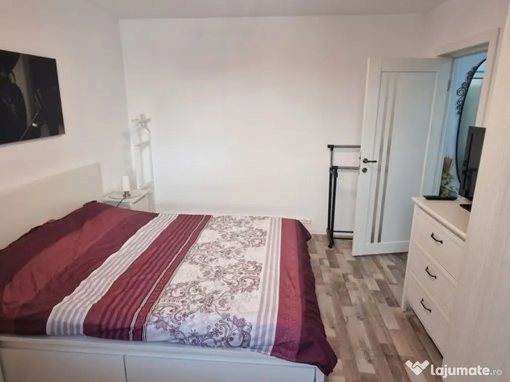 Apartament renovat zona Boema, 2 camere decomandate. 