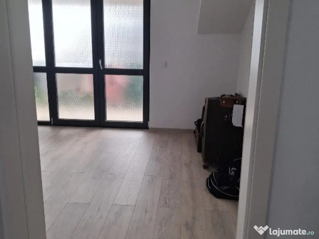 Apartament 2 camere, decomandat - zona Sanpetru
