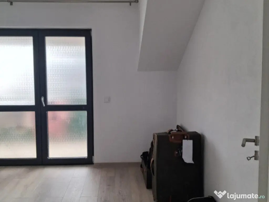 Apartament 2 camere, decomandat - zona Sanpetru