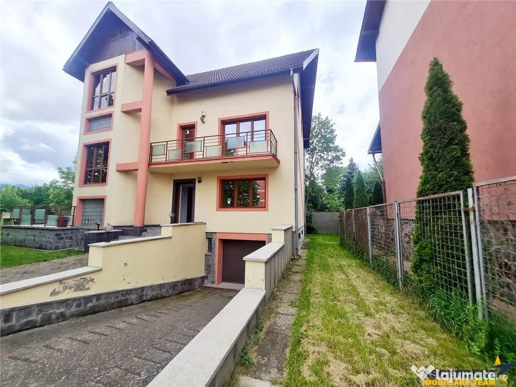 Vila impetuoasa pe 700mp teren:Spatiu versatil pentru locuin 