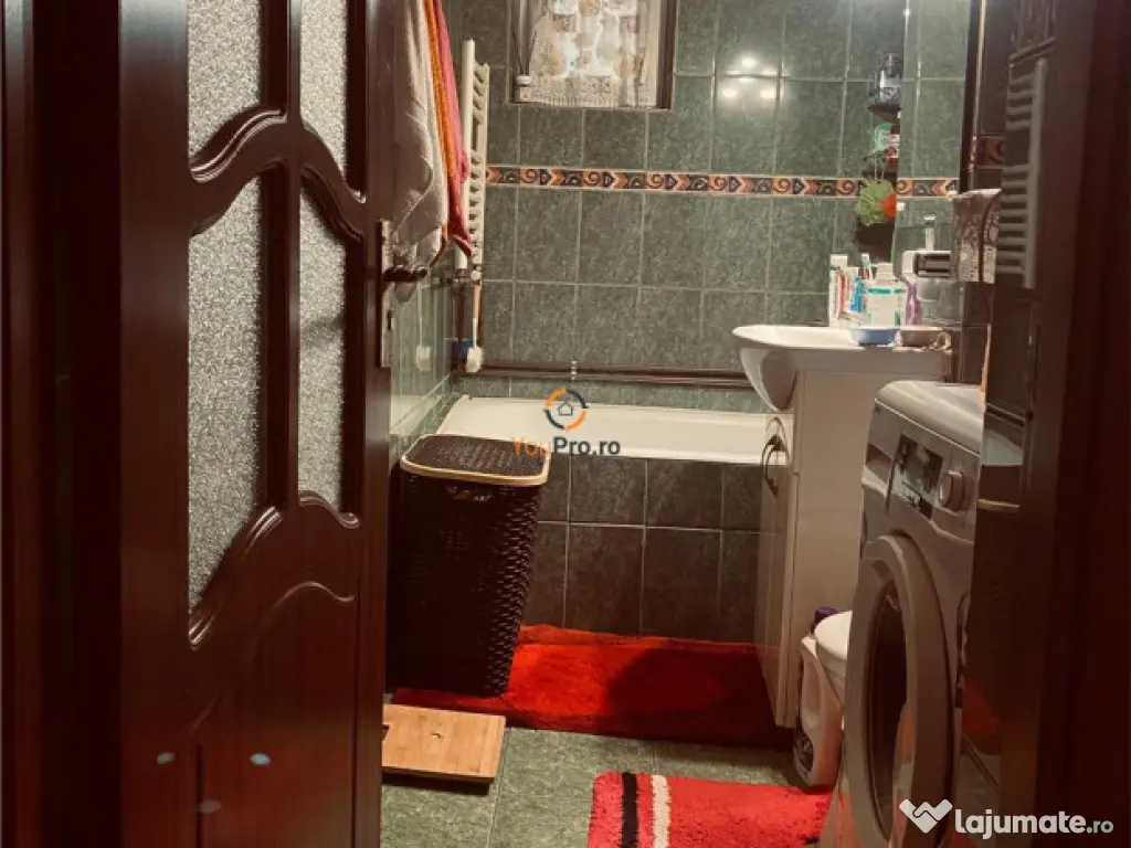 Apartament Decomandat cu centrala zona Buziasului 