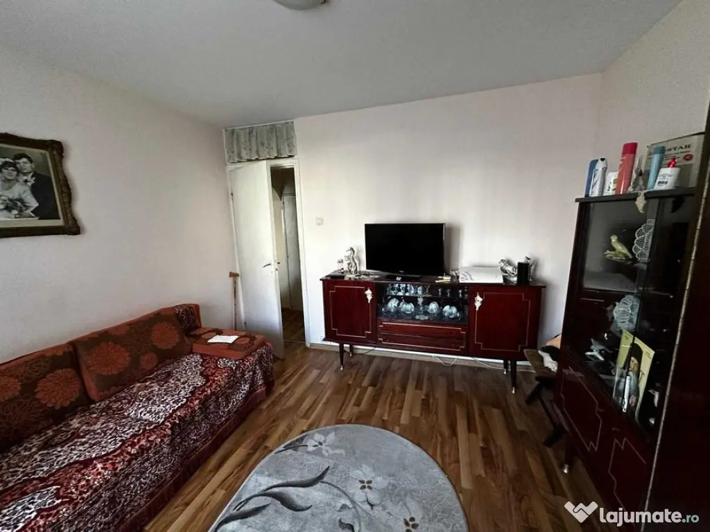 Apartament 3 camere parter Tractorul-Cerna,122500 Euro 