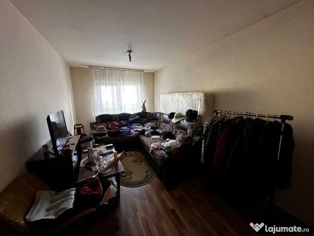 Apartament 3 camere parter Tractorul-Cerna,122500 Euro 