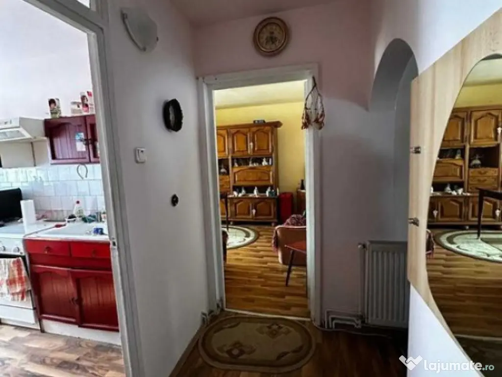 Apartament 3 camere parter Tractorul-Cerna,122500 Euro 