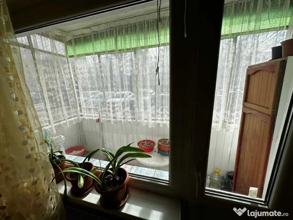 Apartament 3 camere parter Tractorul-Cerna,122500 Euro 