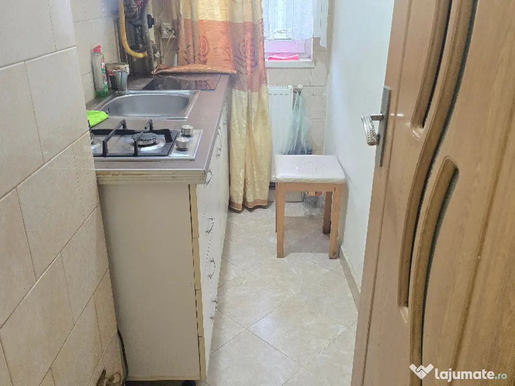 Inchiriez garsoniera in Deva, zona Dacia, etaj 3, mobilata, utilata