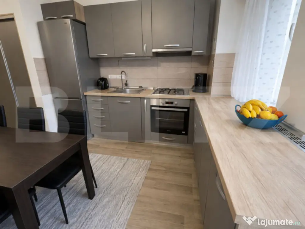 Apartament 3 camere, 66 mp, balcon, parcare, zona Terra