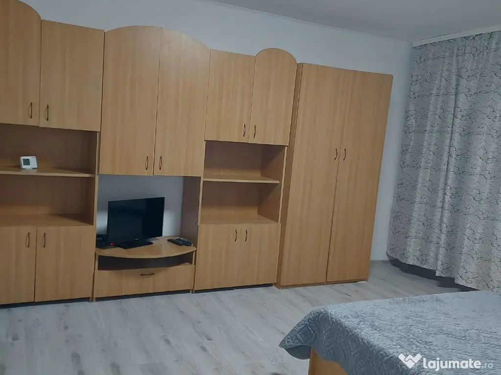 Închiriez garsonieră 