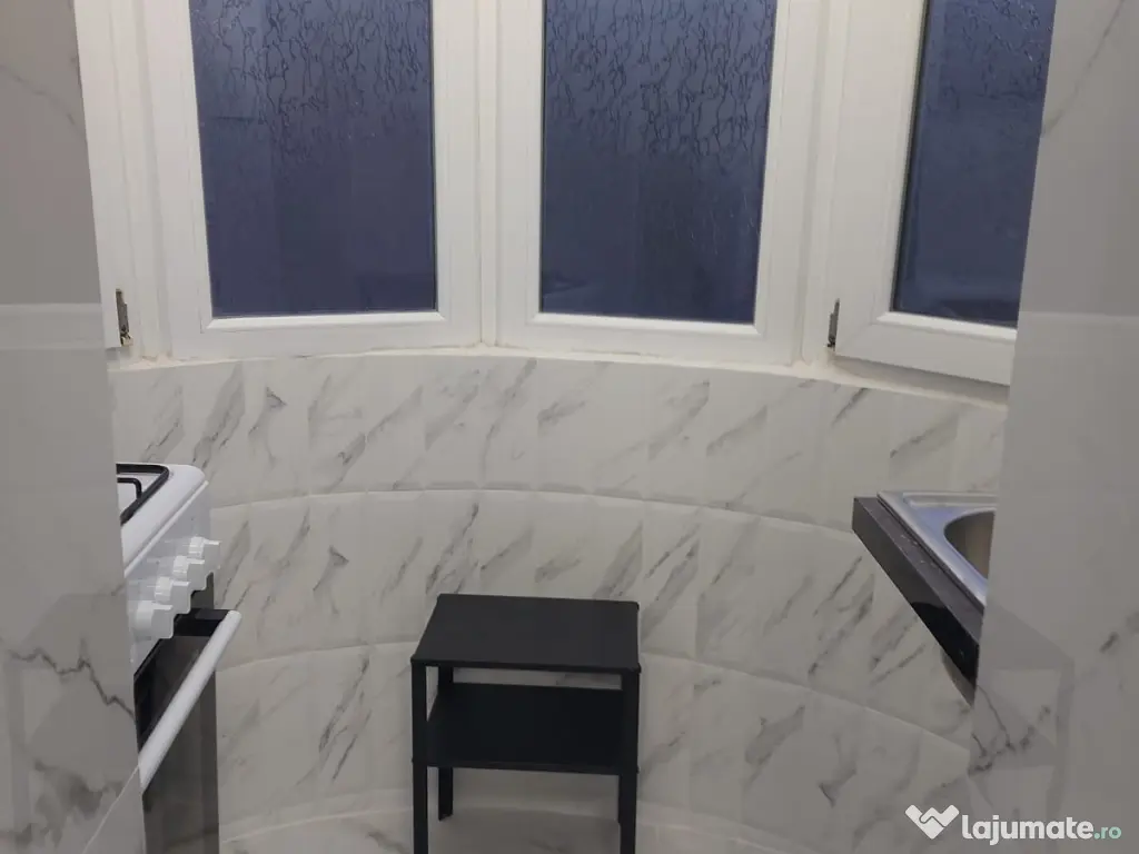 Închiriez garsonieră 