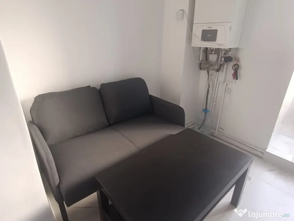 Închiriez garsonieră 
