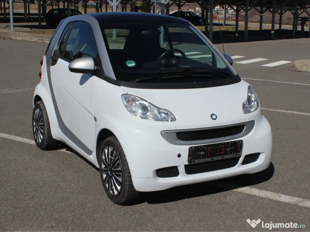 Vând smart fortwo 2011 benzină pret negociabil