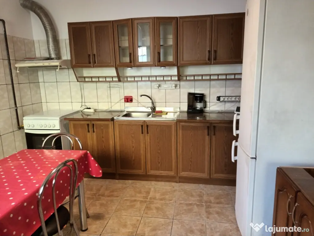 Ofer spre închiriere garsoniera 