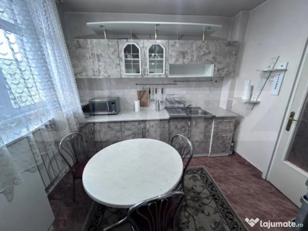 Apartament 3 camere, semidecomandat, Aleea Garofiței 