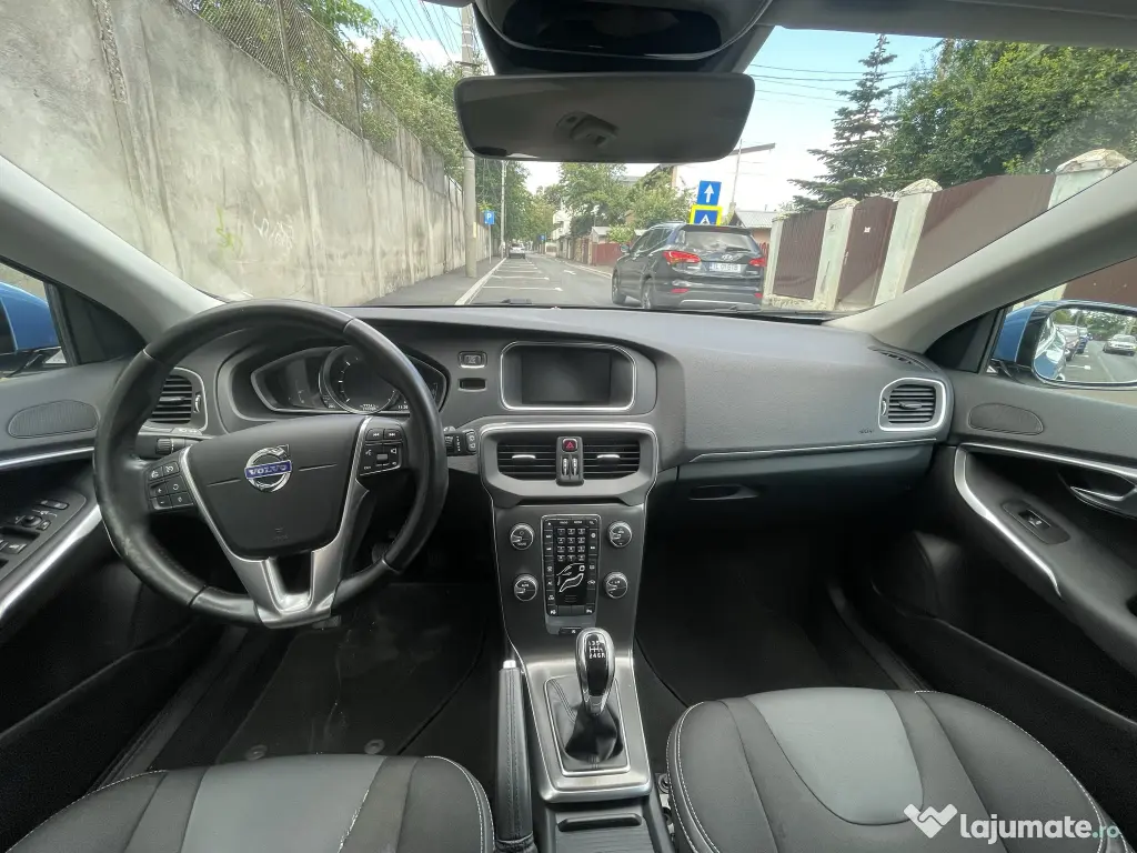 Volvo V40 D4 Momentum 
