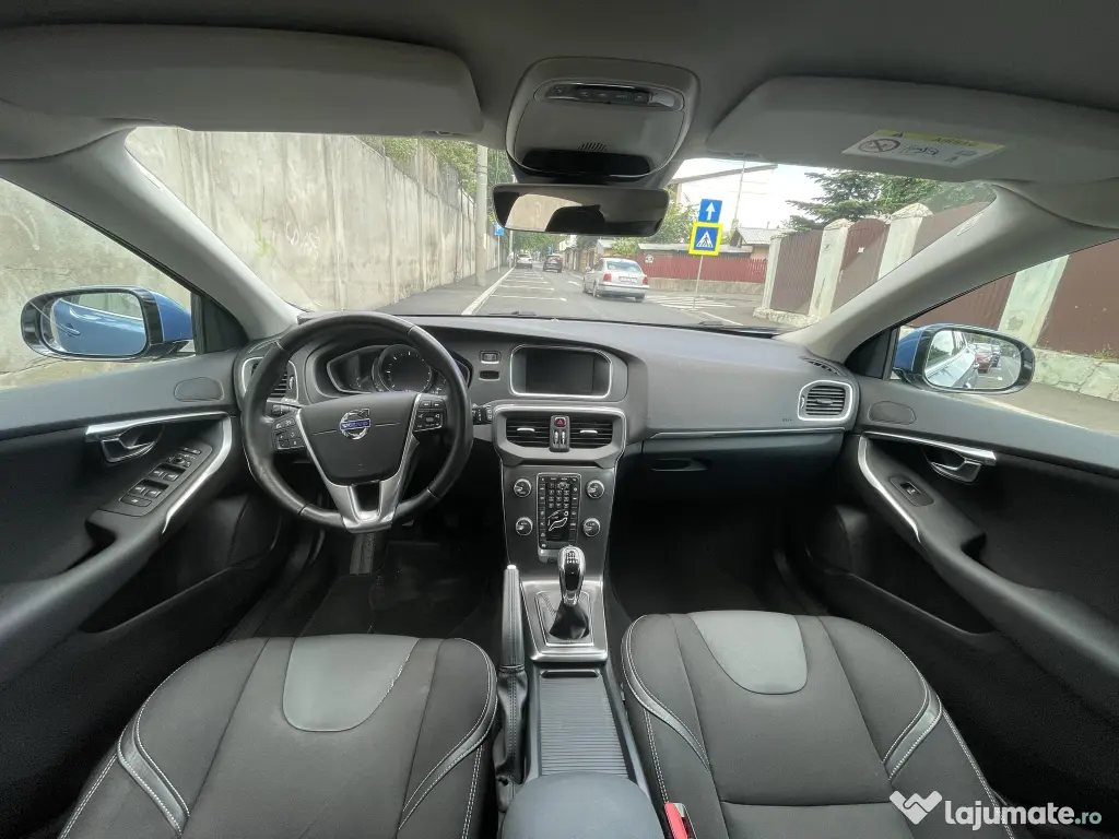 Volvo V40 D4 Momentum 