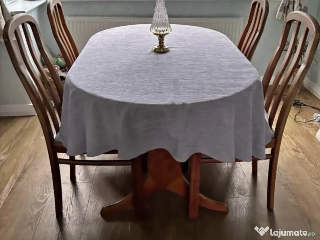 Masa rotunda din lemm 