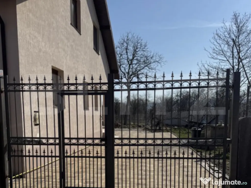 Casă premium P+M, 300 mp utili, teren 3200 mp, complet reno