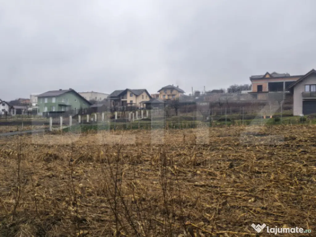 Teren intravilan 7 ari, construcție casă, zonă liniștit? 