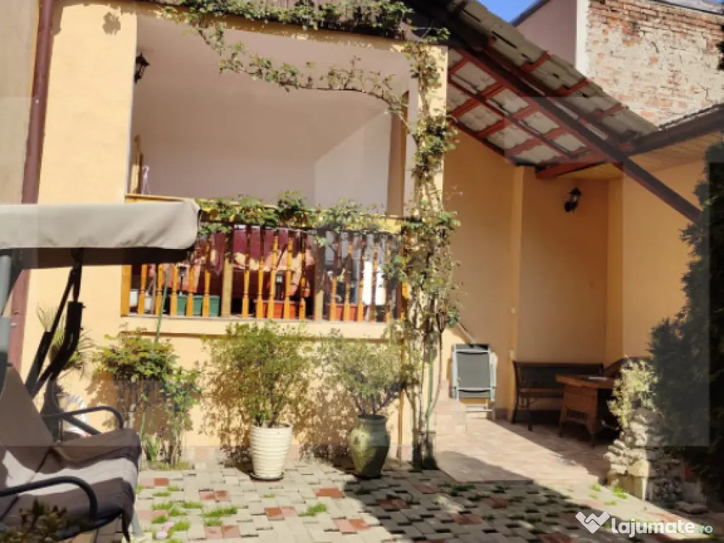 Oportunitate! Casă individuală renovată, curte și garaj, 