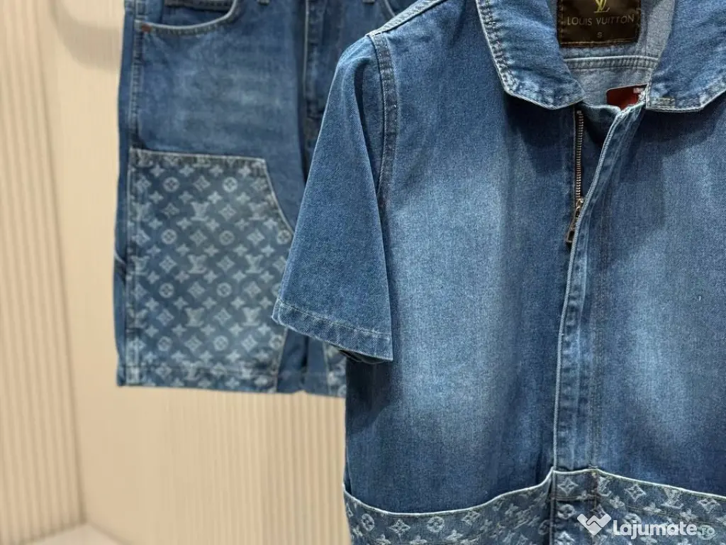 Compleu nou cu eticheta din blugi Louis Vuitton 