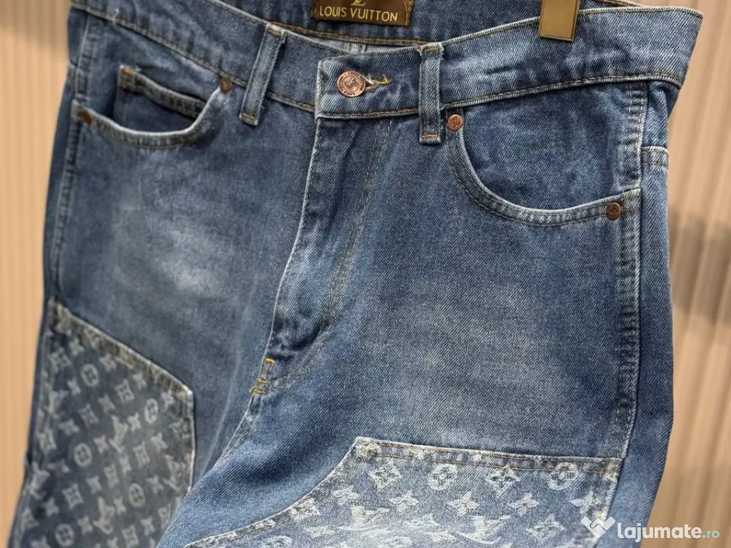 Compleu nou cu eticheta din blugi Louis Vuitton 