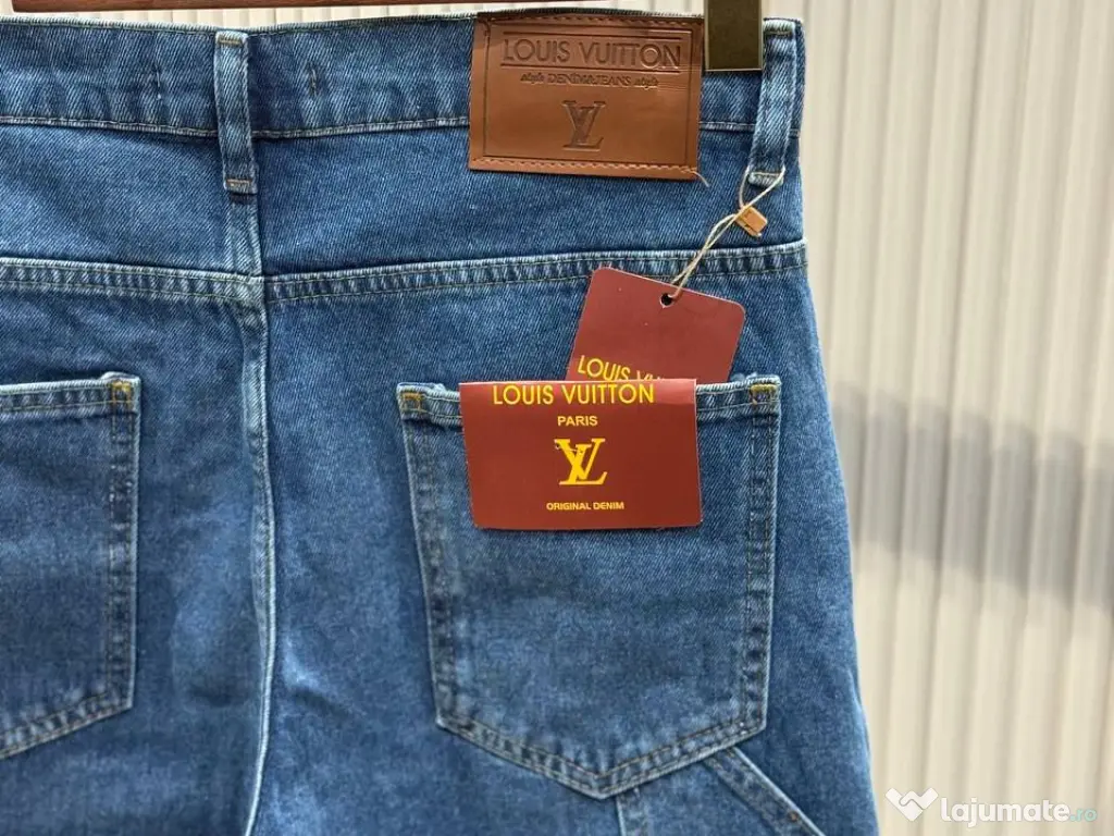 Compleu nou cu eticheta din blugi Louis Vuitton 