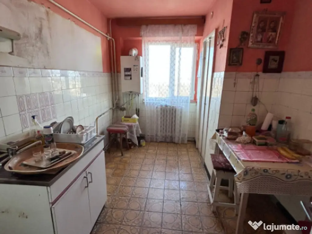 Apartament 3 camere confort 1 decomandat Plantelor, etaj int 