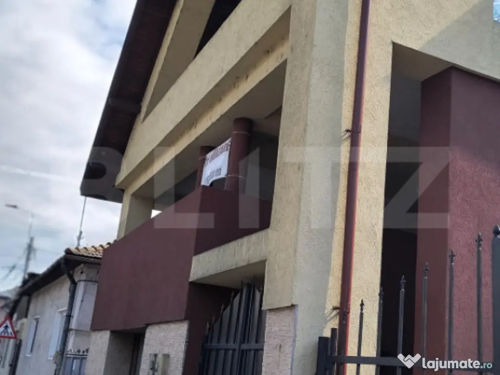 Casa spatioasa de vinzare,ideala atat pentru locuit ,inves 