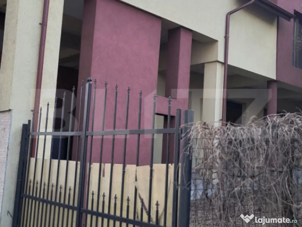 Casa spatioasa de vinzare,ideala atat pentru locuit ,inves 