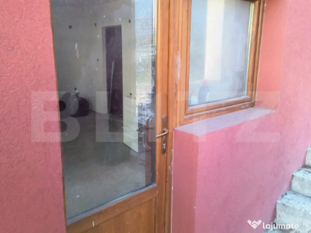 Casa spatioasa de vinzare,ideala atat pentru locuit ,inves 