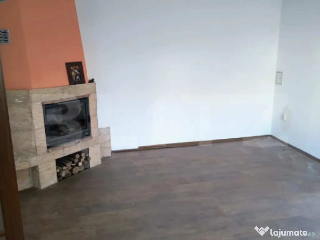 Casa spatioasa de vinzare,ideala atat pentru locuit ,inves 