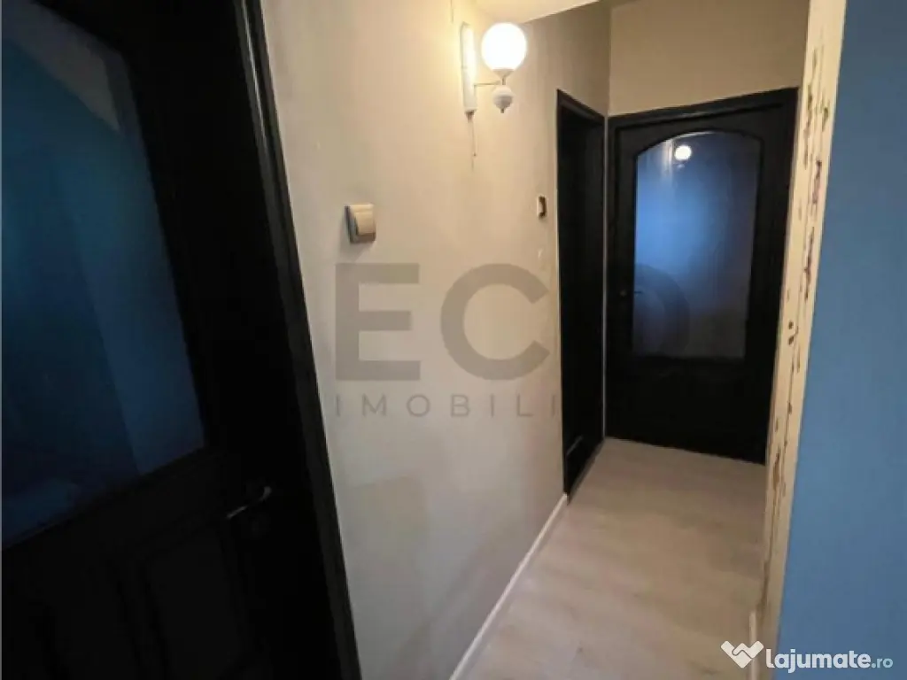 RECO Apartament 4 camere, decomandat, Bloc cu lift, Etajul 2 