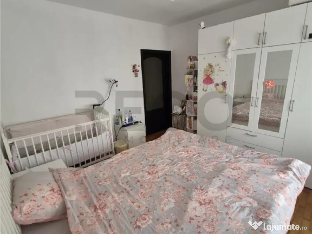 RECO Apartament 4 camere, decomandat, Bloc cu lift, Etajul 2 