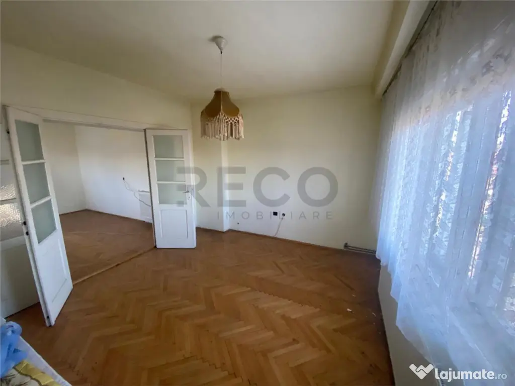 Reco casa P E cu doua apartamente 