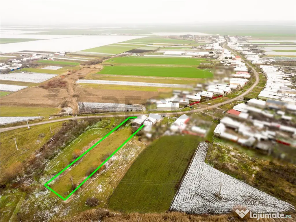 RECO . Teren intravilan cu hala metalica in Roit . 