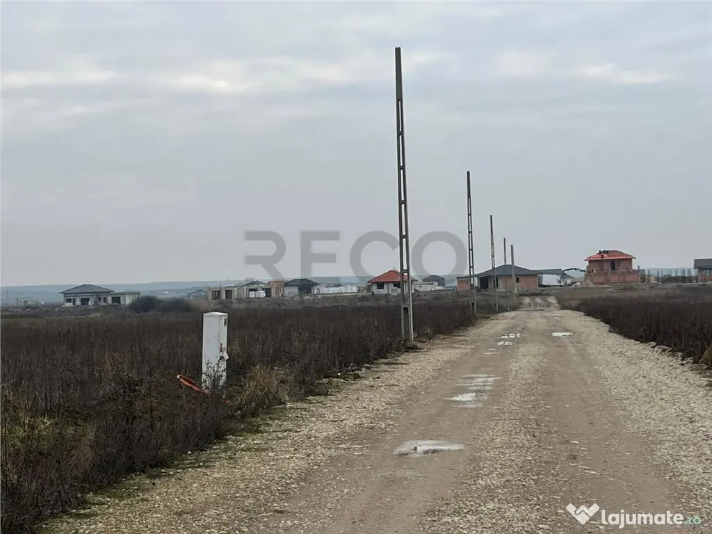 RECO Teren intravilan mixt -loc de casa sau servicii 500 mp 