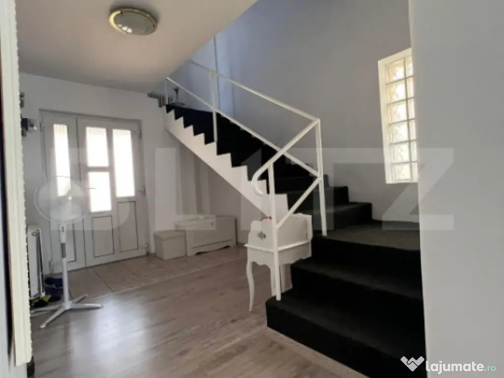 Casa individuala intr-o zona de case, 200mp, zona Pod Ira 