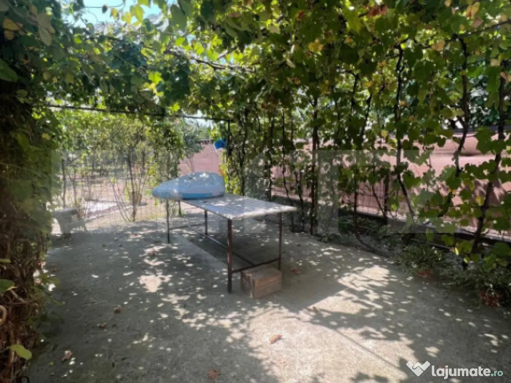 Casa individuala intr-o zona de case, 200mp, zona Pod Ira 