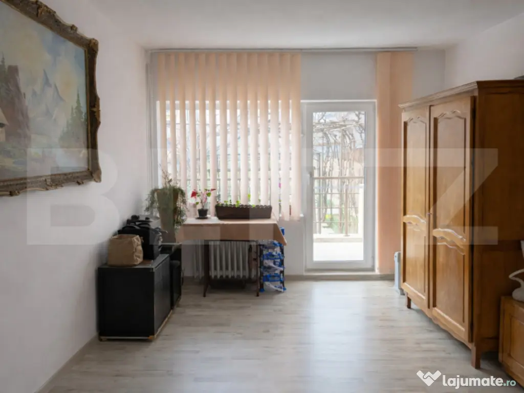 Casa individuala intr-o zona de case, 260mp, teren 500mp zon