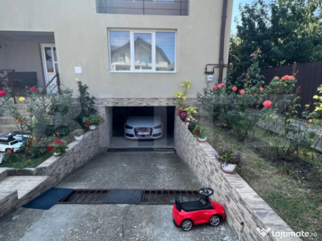 Casa individuala intr-o zona de case, 200mp, zona Pod Ira 