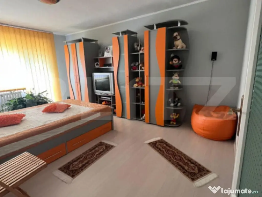 Casa individuala intr-o zona de case, 200mp, zona Pod Ira 