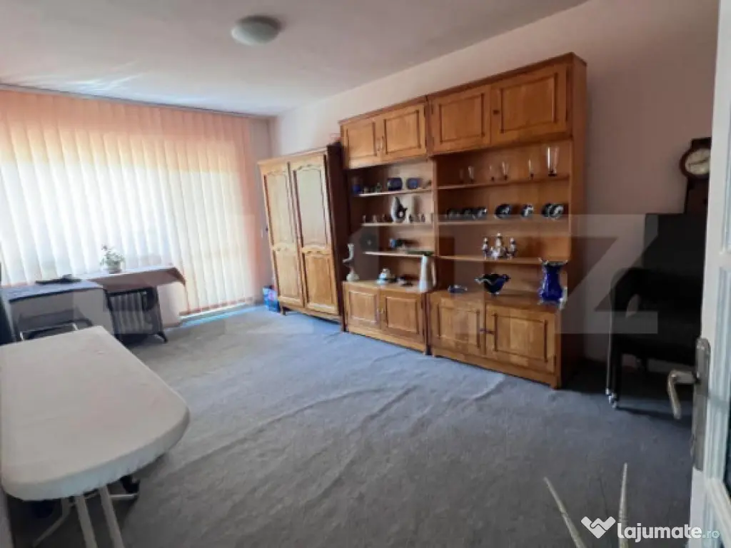 Casa individuala intr-o zona de case, 200mp, zona Pod Ira 