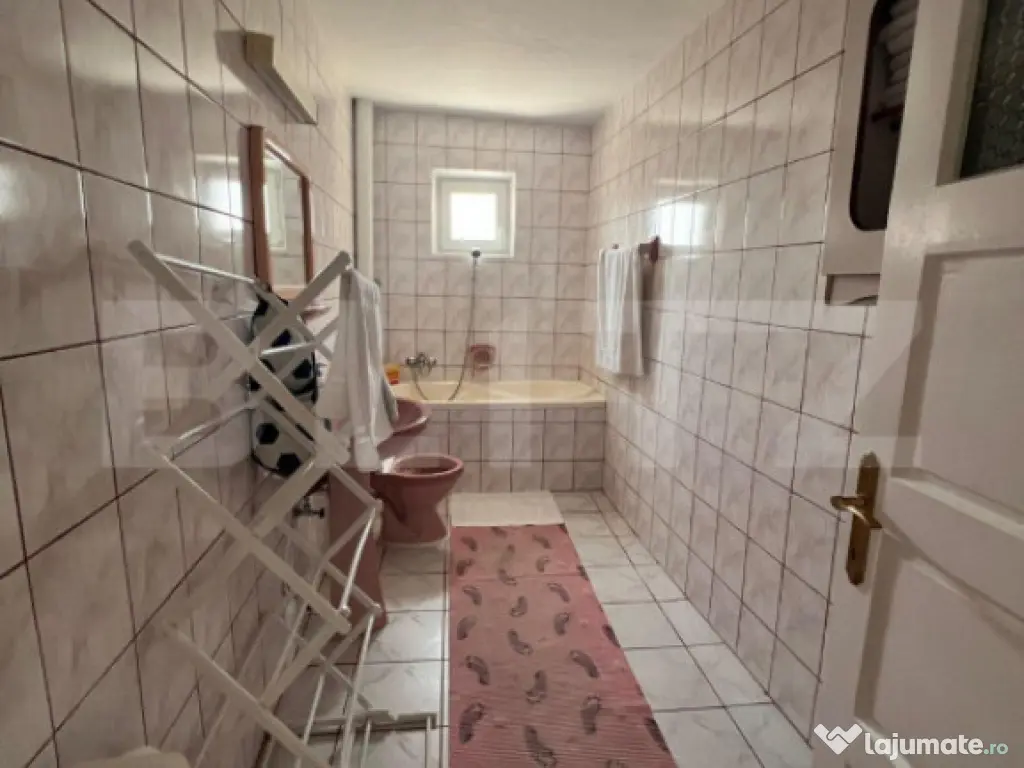 Casa individuala intr-o zona de case, 200mp, zona Pod Ira 