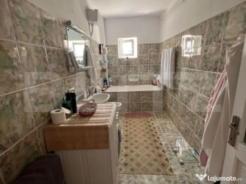 Casa individuala intr-o zona de case, 200mp, zona Pod Ira 