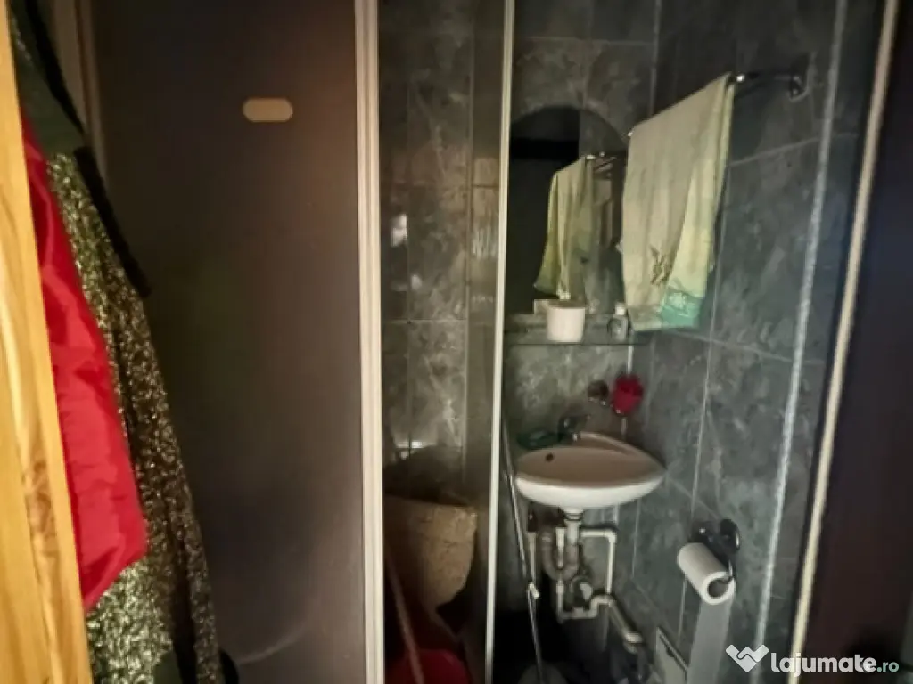 Apartament 3 camere decomandat, zona Obor, etaj 2. 